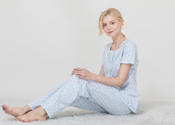Small Rose Printed Ladies Short Pyjamas / Women'S Button Down Pajama Sets