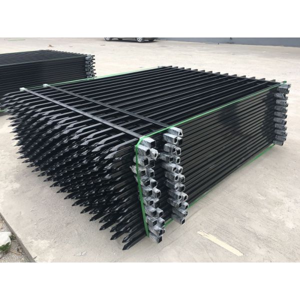 Durable Tubular Steel Fence Made From Galvanized Steel Pipe With Powder Coated Surface Treatment For Corrosion Resistance And Long Lasting