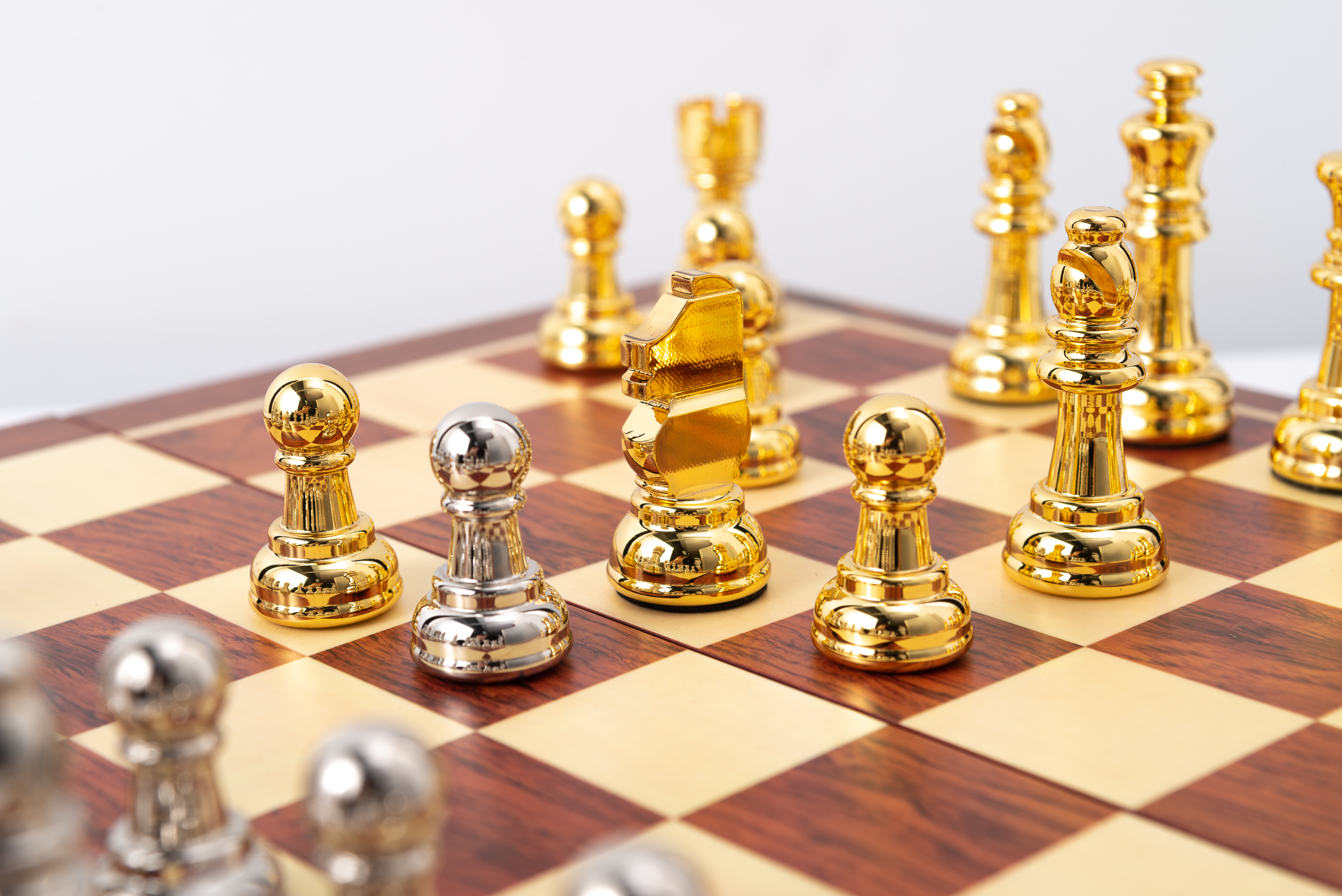 Portable Metal Chess Set with Durable Aluminum Alloy and Foldable Design for Travel and Home Entertainment