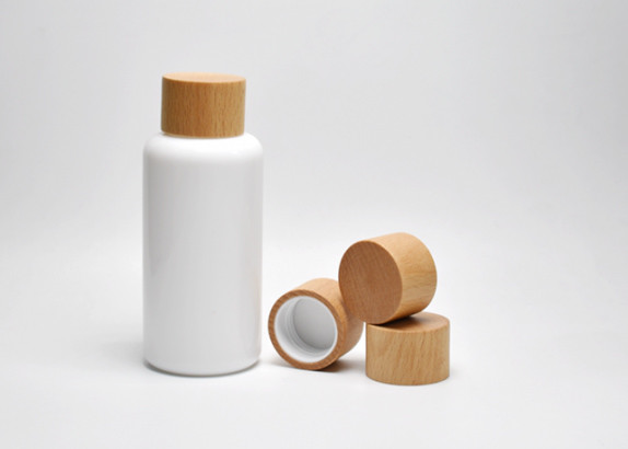 Sustainable 100ml Boston Round Opal White Glass Lotion Bottles With Wooden Screw Cap, Primary Cosmeceutical Packaging