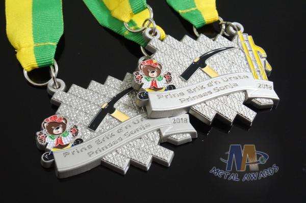 Maration Racking Enamel Medals , Custom Sports Medals With Yellow Green Ribbon