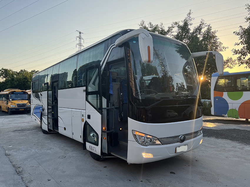 Ручной пассажирский автобус 47 мест Подержанный большой междугородный автобус