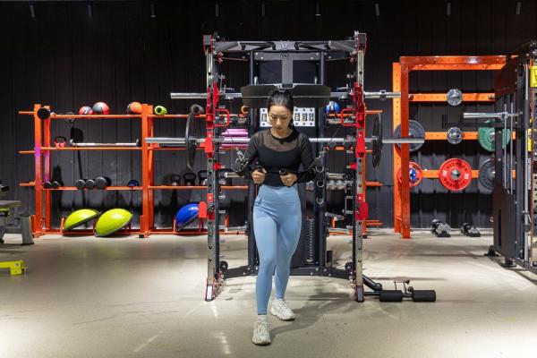 Gimnasio Comercial Entrenamiento de fuerza en interiores Cable Crossover Multifunción