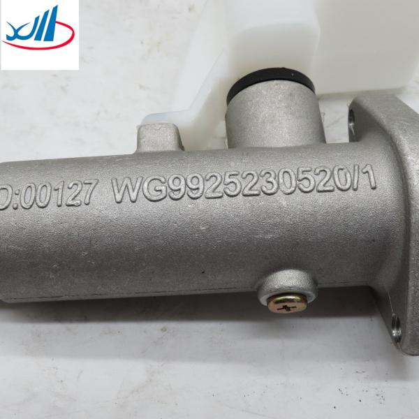 A7 T7H Sinotruk Howo Parts Clutch Master Cylinder Clutch Master Pump WG9925230520/1