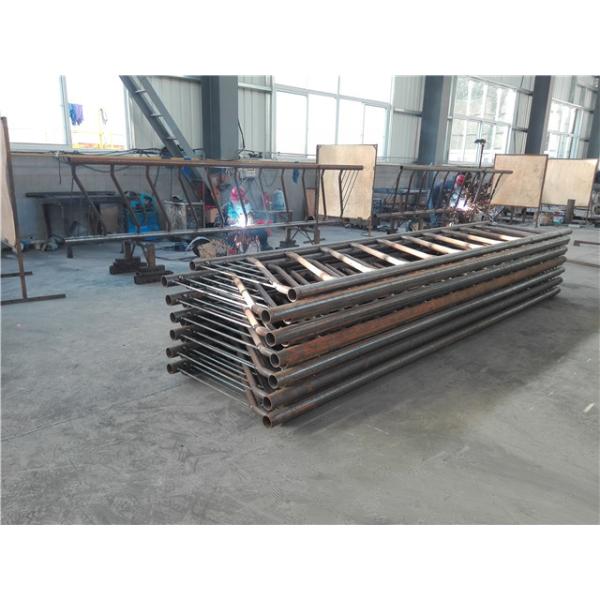 Les bétail diagonaux galvanisés par porte réglable alimentent des barrières