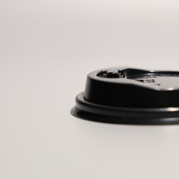 Black Plastic Cup Lid For  Coffee Cup Made To Fit Cold or Hot Beverages Cups Offering Excellent Protection And Convenience
