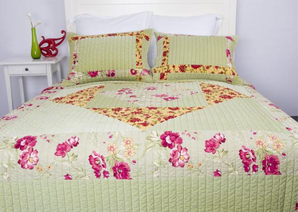 Embroidered Velvet Quilted Bedspread , Straight Lines 3pcs Cotton Quilts And Coverlets