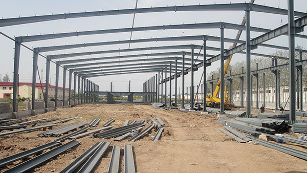 Galvanized / Prepainted Portal Frame Steel Buildings Low Carbon Steel Structure Construction