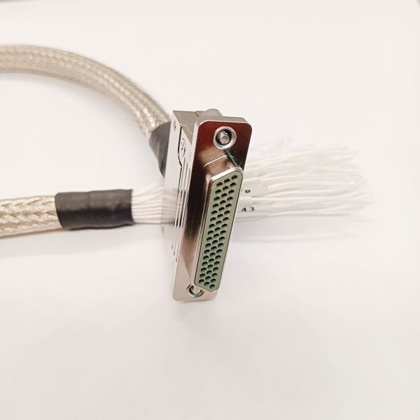 Metal Electrical Plug Connector 9 Pin - 144 Pin Mini D Connector With Shielding Braid Cable Clipper