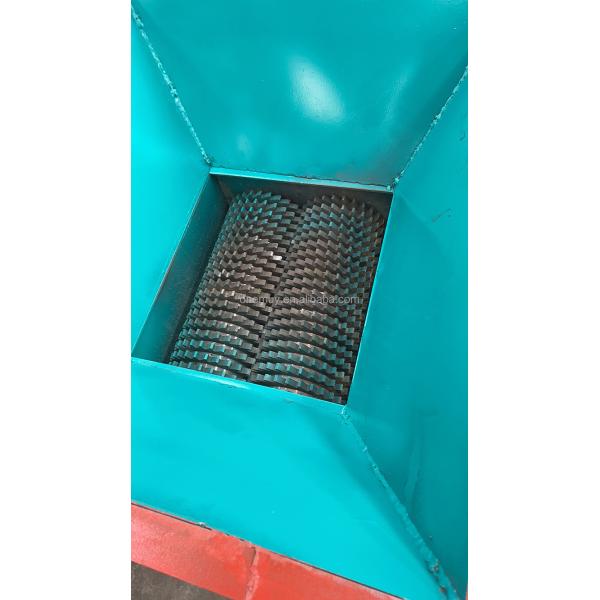 Non-Standard Customization Work Smoothly Scraped by Dual Shaft Single Motor Shredder