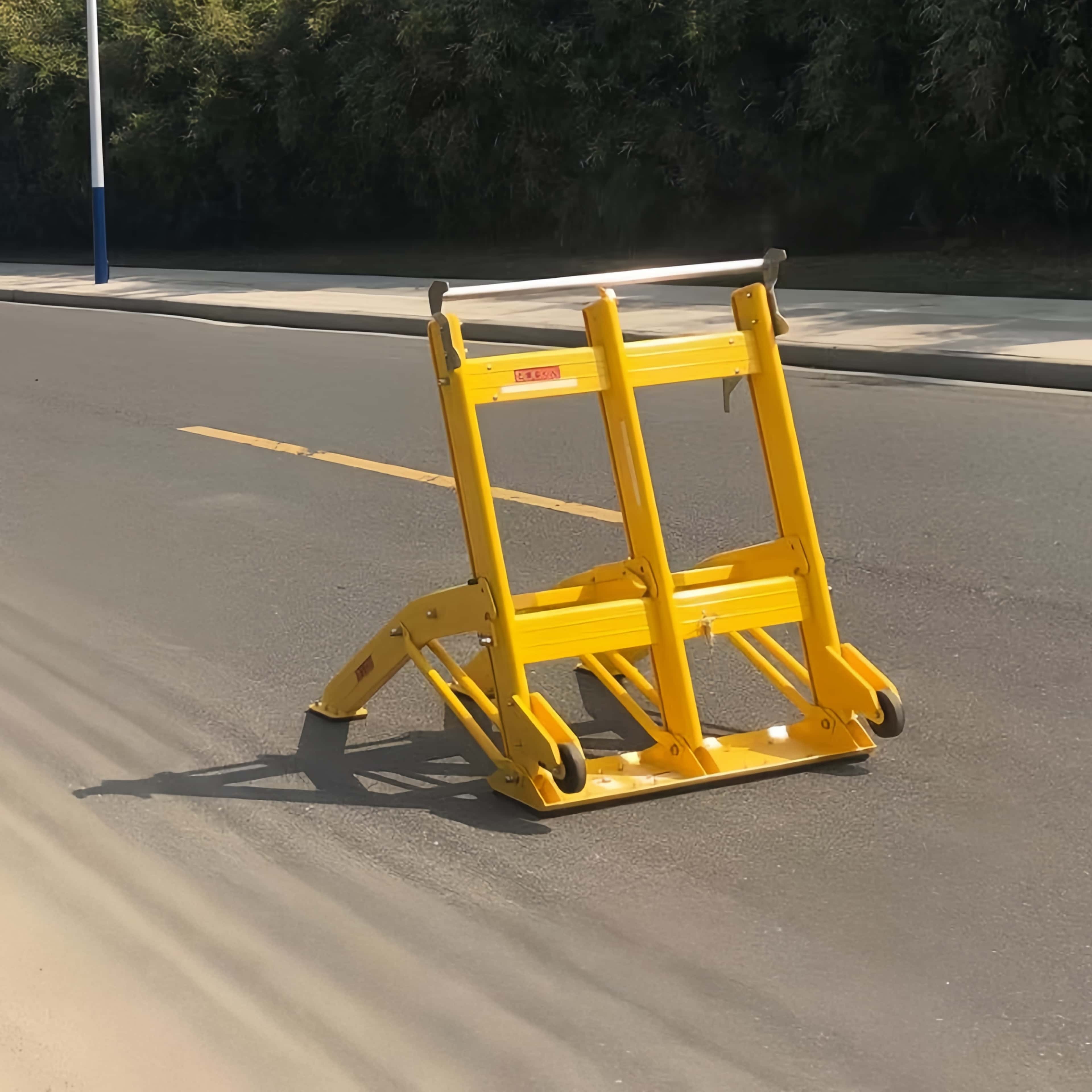 25kg Lightweight Foldable Anti Ram Vehicle Barrier with High-Visibility Engineering Yellow for Traffic Safety