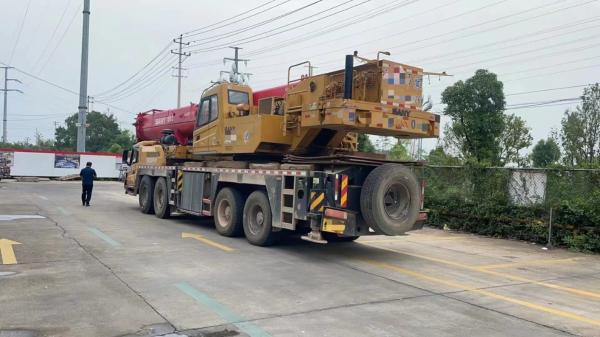 18 ans 80 tonnes State V émission grue en jaune avec service après-vente Oui