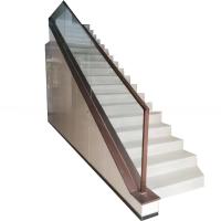 Escalier à grille en verre trempé en aluminium sur mesure pour hôtel
