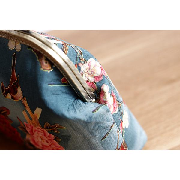 Coin Purse- Polka dot- Small ladies vegan wallet- Oilcloth clasp coin wallet