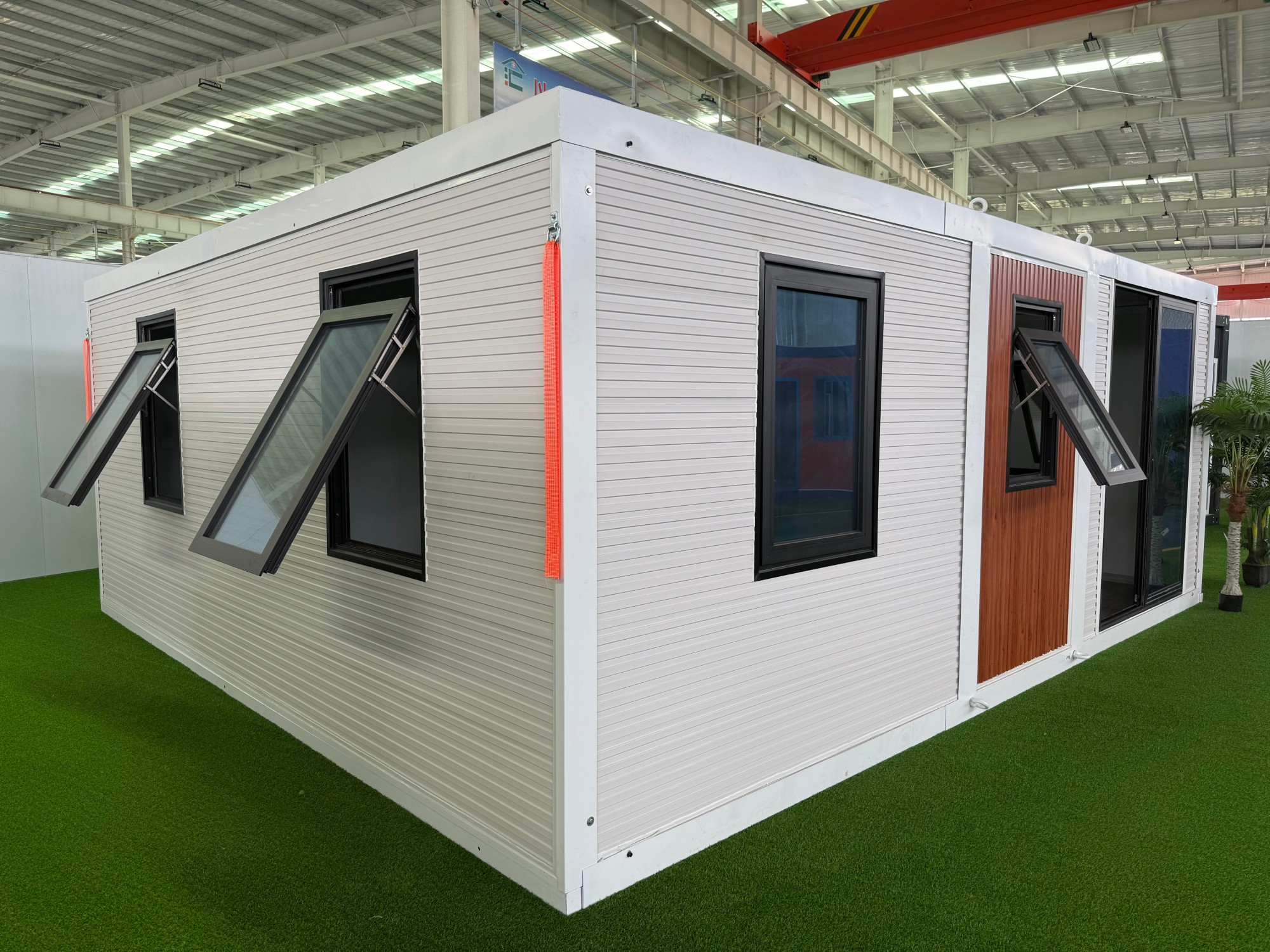 Manufactory Direct Luxury Tiny House Container Quick Assembly and Space Optimization for Workshops Multi-Functional Waterproof