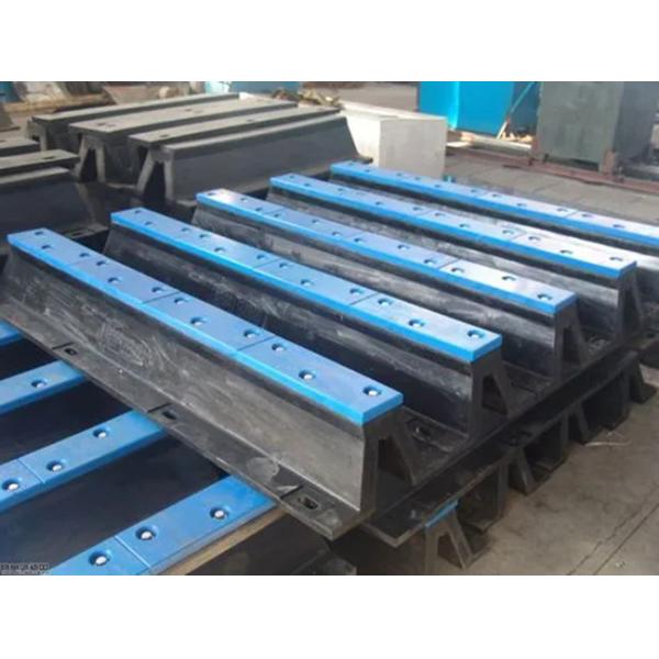 Extruded Rubber Dock Fenders Bumper V Shaped 8 Mpa Tensile Strength