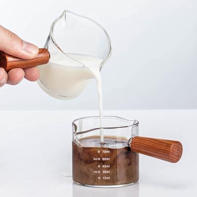 Copo de medição essencial 3oz de Barista Tools Glass Espresso do punho de madeira