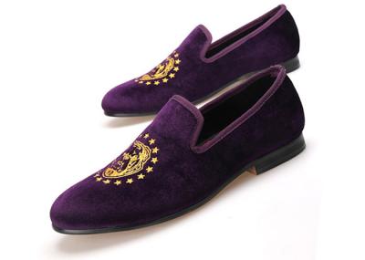 Calçados de veludo roxo feitos à mão Calçados de veludo roxo para homens Calçados de verão