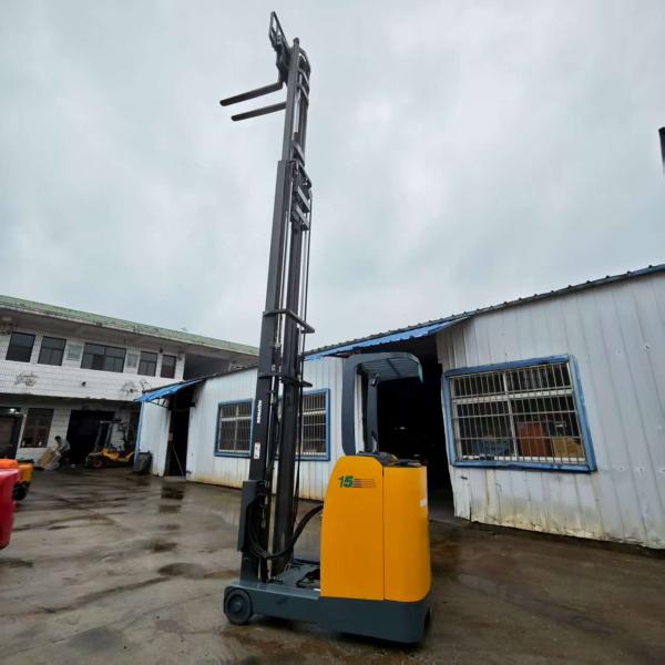 Used Mitsubishi 3-Ton Diesel Forklift with Durable Steel Frame and Red Finish for Narrow Aisle Operations