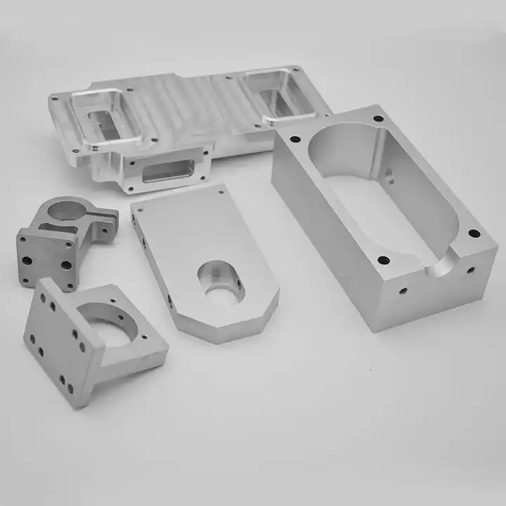 Латунный CNC обрабатывает подвергая механической обработке процесс на токарном станке оси автозапчастей 5 мотоцикла филируя поворачивая