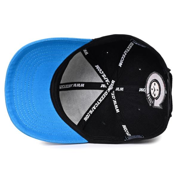 6 Panel Outdoor Flexfit Baseball Caps Curve Brim Polyester OEM