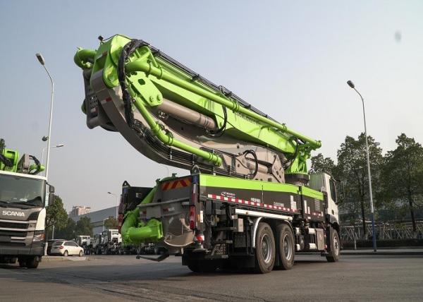 ISO Certified 49m Big Concrete Pump Truck , 3 Axle Truck Wide Work Range