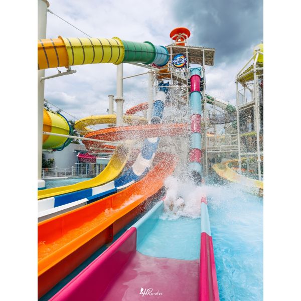 CE ISO Certified Aqua Playground with Customizable Water Play Themes, Safe Fun Interactive Slides, and Hot-Dip Galvanized Steel Columns
