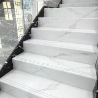 L'étape en céramique blanche de plancher d'escaliers de Carrare couvre de tuiles résistant à l'acide