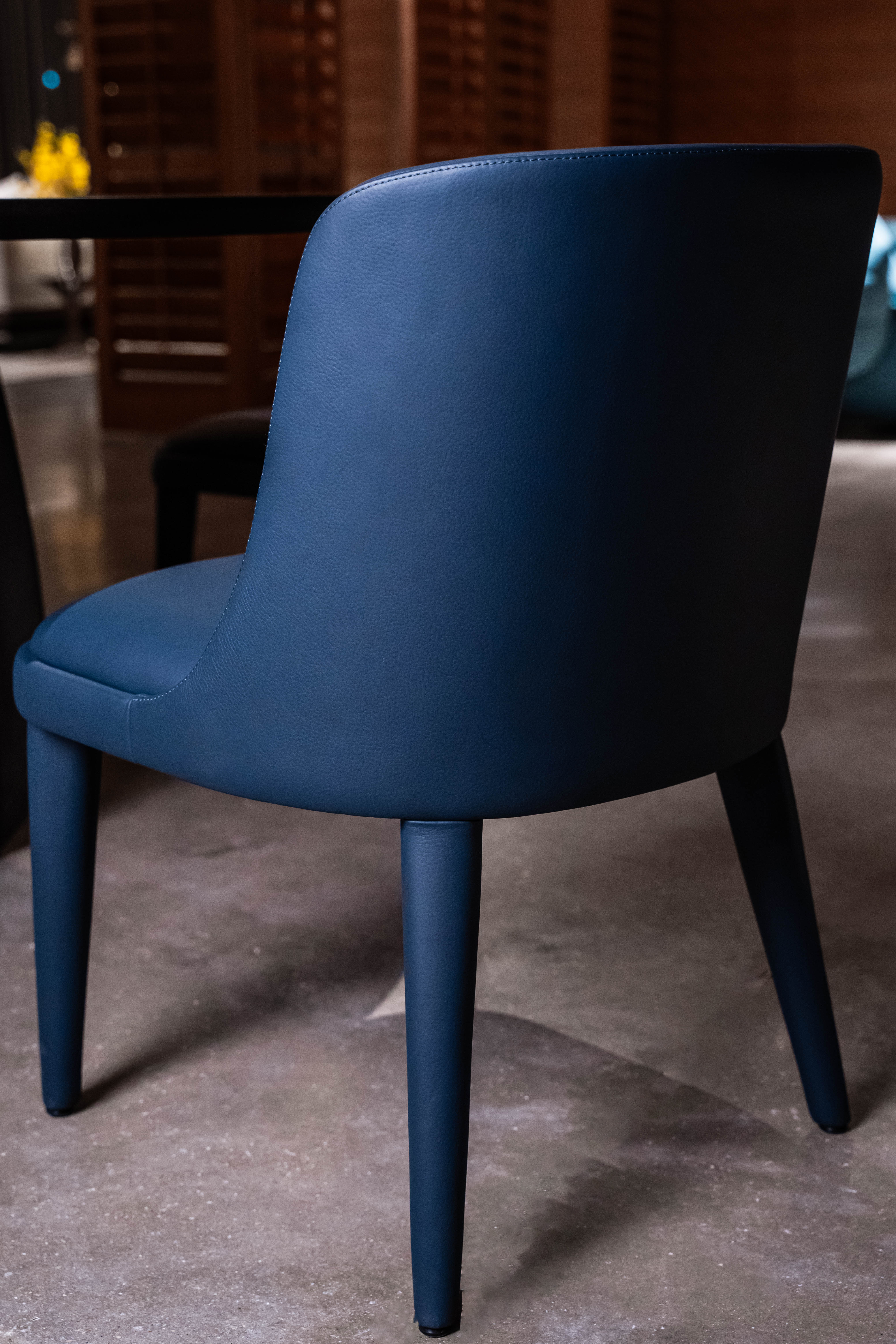 Home‑use Navy Blue Leather Dining Chair, Modern Upholstered Side Chair with Solid Wood Legs for Dining Room & Study