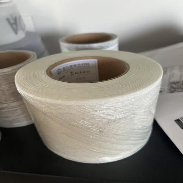 40g/M2 Polyester Tissue Of White Color Strong Tensile Strength Smooth Surface For FRP Pultrusion Profile And GRP Pipe Liner