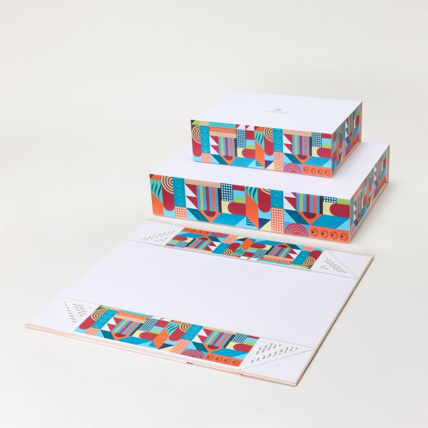 Embossed Magnetic Closure Gift Box Portable Folding Magnetic Gift Box