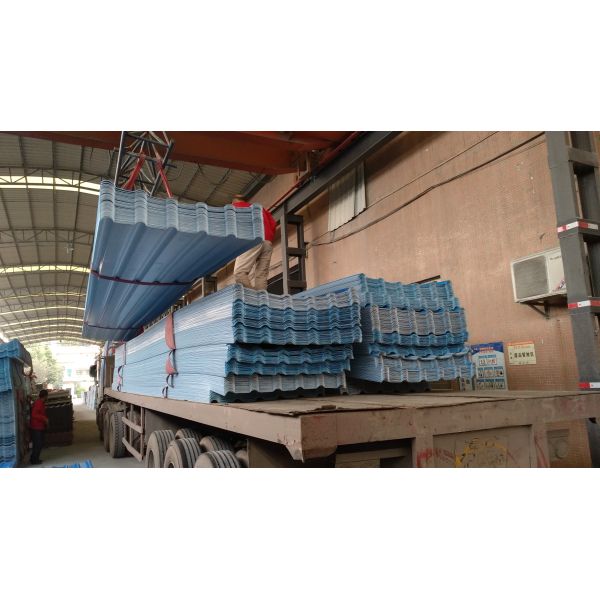 Corrosion Resistance Composite Roof Tile High Weatherability PVC Roofing Tile With Steel Core