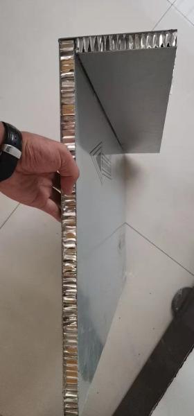 Planches de plafond en PVC perforé ignifuge Plaques de plafond en plastique en alu pour salle de bain