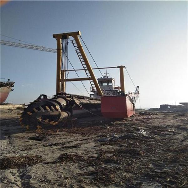 Discharge Distance 2000m 45&deg; Dredging Depth 15m Mud Dredger with ISO Certification