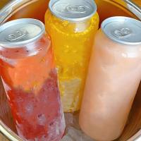 Bouteilles de boissons en PET de 650 ml résistantes aux fuites avec étiquette à l' anneau et film rétractable