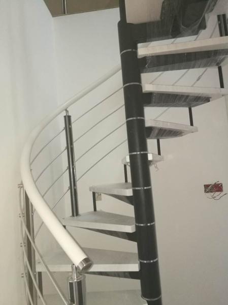 Spiral StaircaseVH05S  Spiral Stainless Steel Stair Tread Beech Curved Glass Handrail 304 Stainless Steel