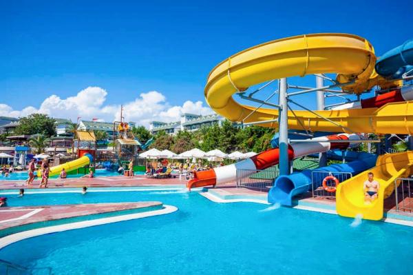 5-12 Meters Width Fiberglass Swimming Pool Slide for Land Transport Customers