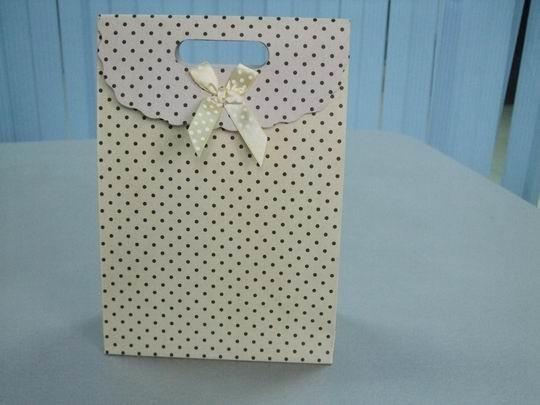 Customized recyclable cardboard paper wedding bags with die cut handle gift pouch