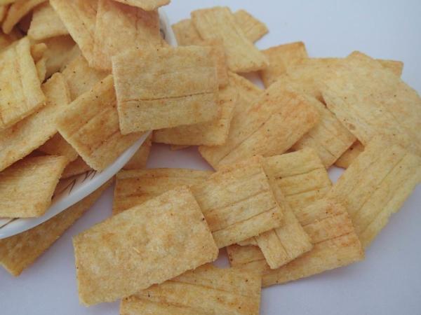 Torrado os petiscos do arroz e o petisco friáveis da importação do biscoito do arroz