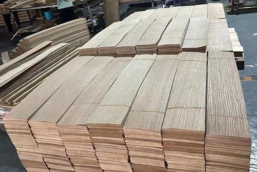 Europe White Oak Wood Flooring Veneer AB Grade light color 0.6Thickness