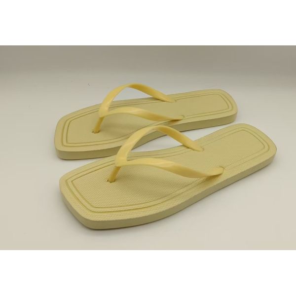 Matériau EVA Femmes Flip Flops d'été orteil carré Brûlure Sandales à chaussettes