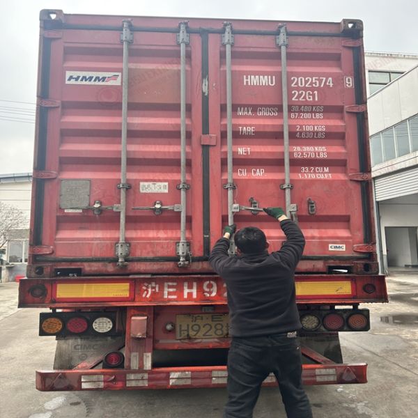 Plastic water tank rotational molding casting lining PE shredding grinder pulverizing milling machine