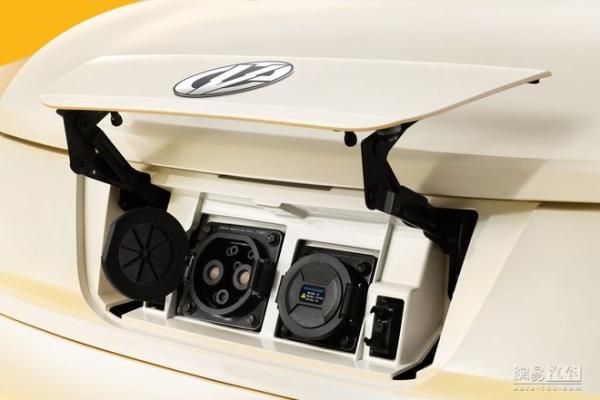 35kW Motor Electric Car Assembly Line Crossover SUV 400km 4 Seat