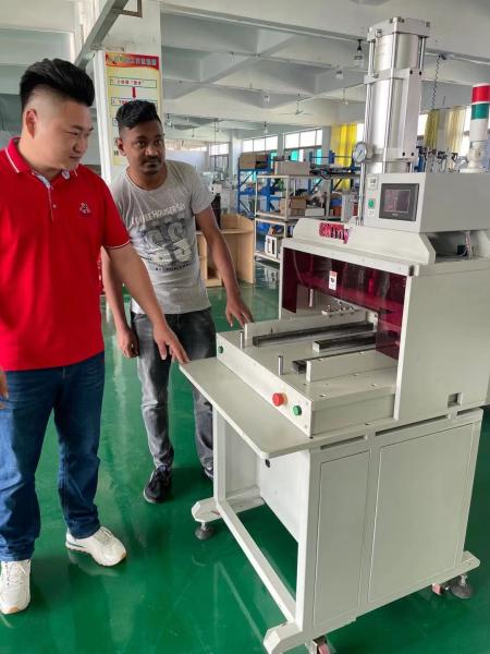 Presse automatique de carte PCB Singulation pour la poinçonneuse PCBs-carte PCB rangée