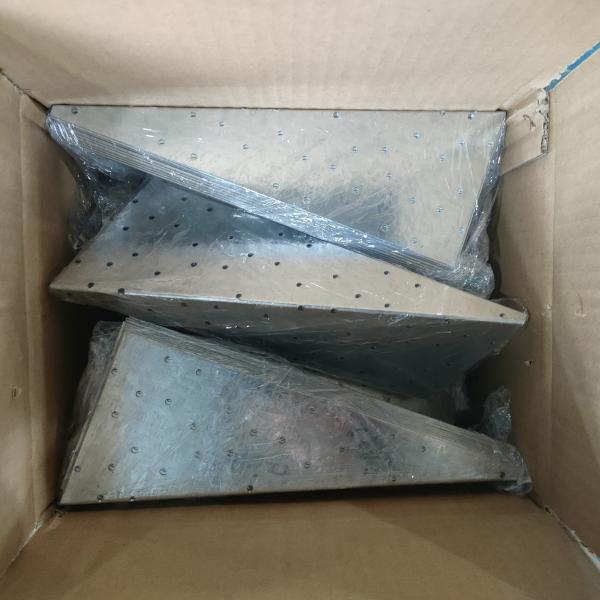 Fixer les poutres et les chevrons connecteurs en bois 240 mm