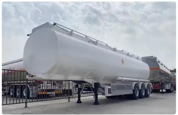 CIMC 30408 Stainless Steel 4 Warehouse 28 Cubic Meters Liquid Tank Trucks