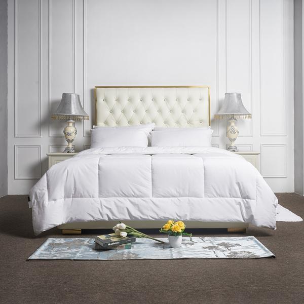 Luxury Custom Lightweight Down Duvet , 100% Cotton Patchwork Quilt Inner Hotel Duvet