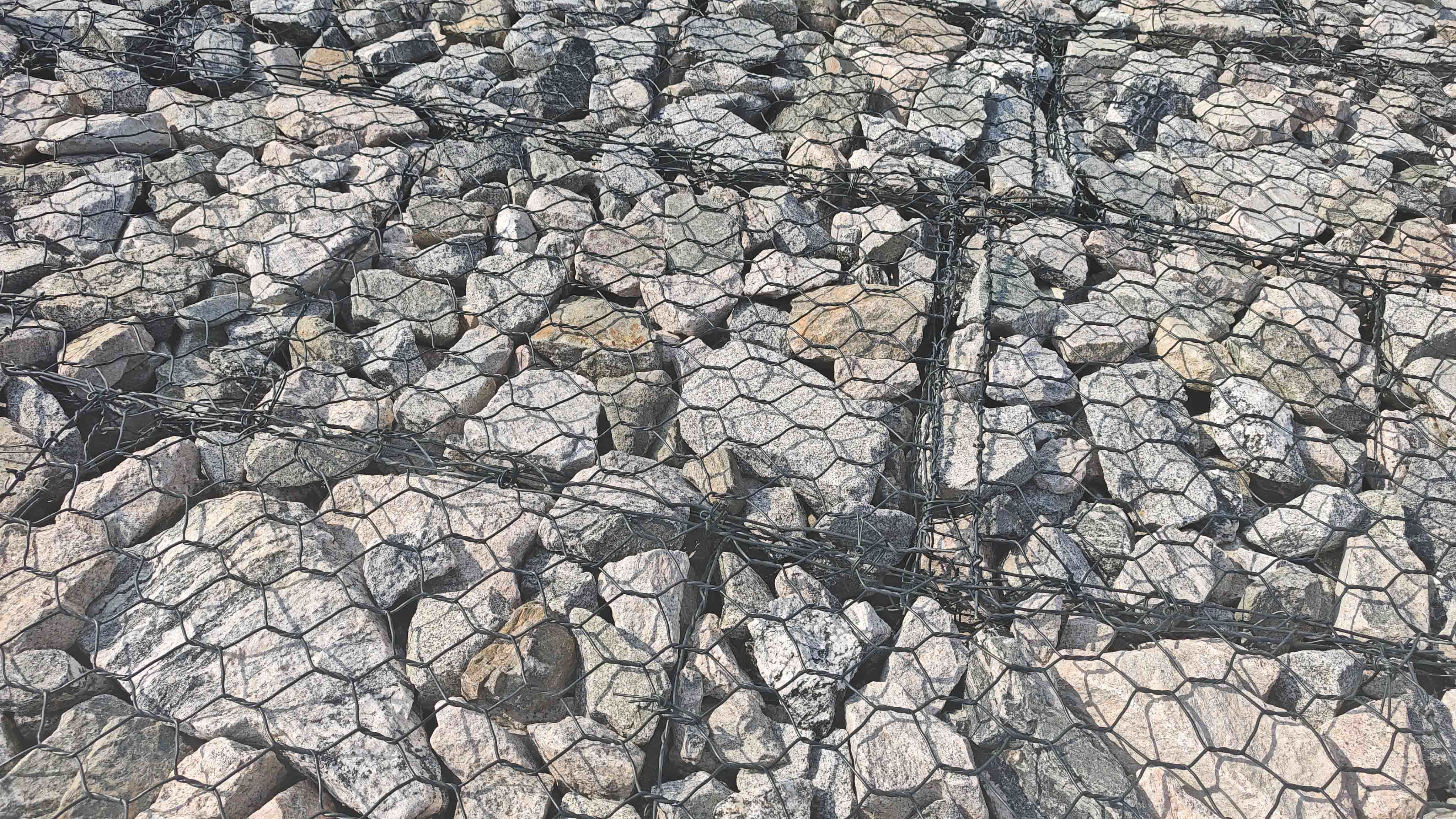 Heavy Duty Hexagonal Wire Mesh Gabion Baskets – Custom Sizes for Erosion Control Projects