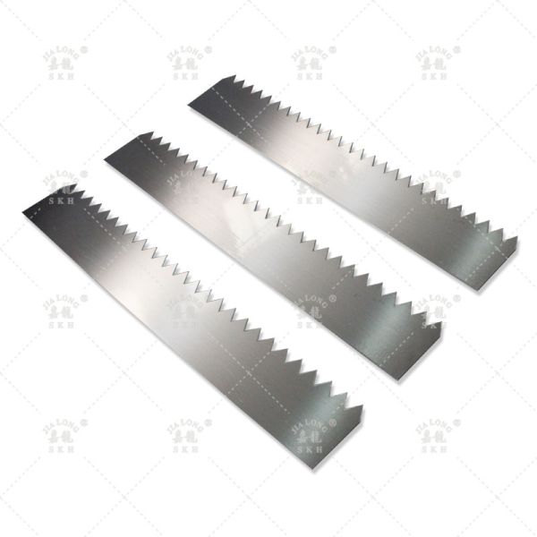 Toothed blade serrated blade