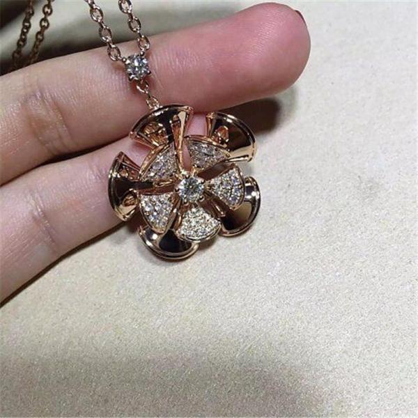 Real low price and high quality jewels B Diamonds Flower Necklace 18k gold Diamonds Diamond material SI H necklace